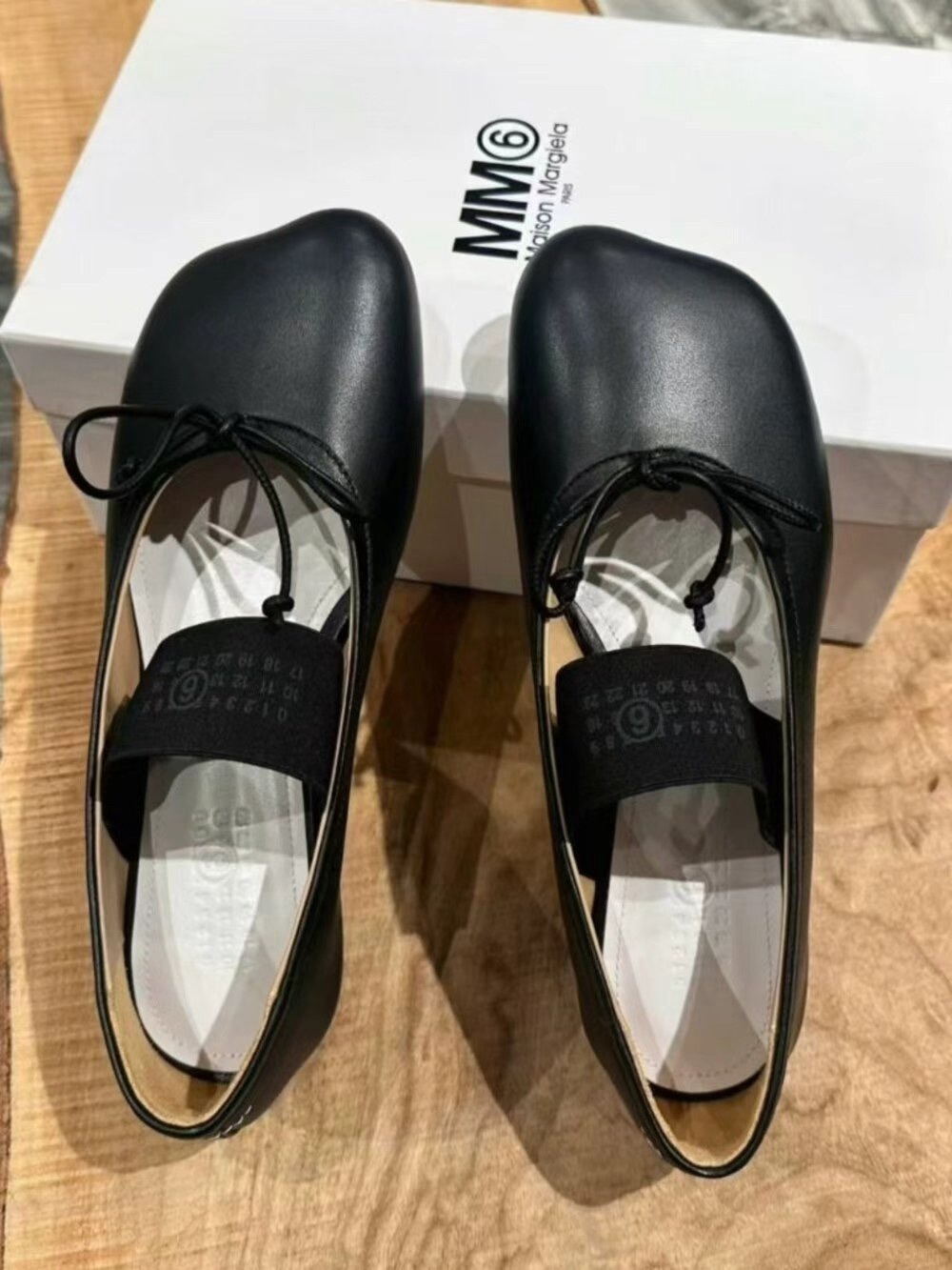 Maison Martin Margiela Black Leather Ballet Flats with Front Strap - Picture 3 of 4